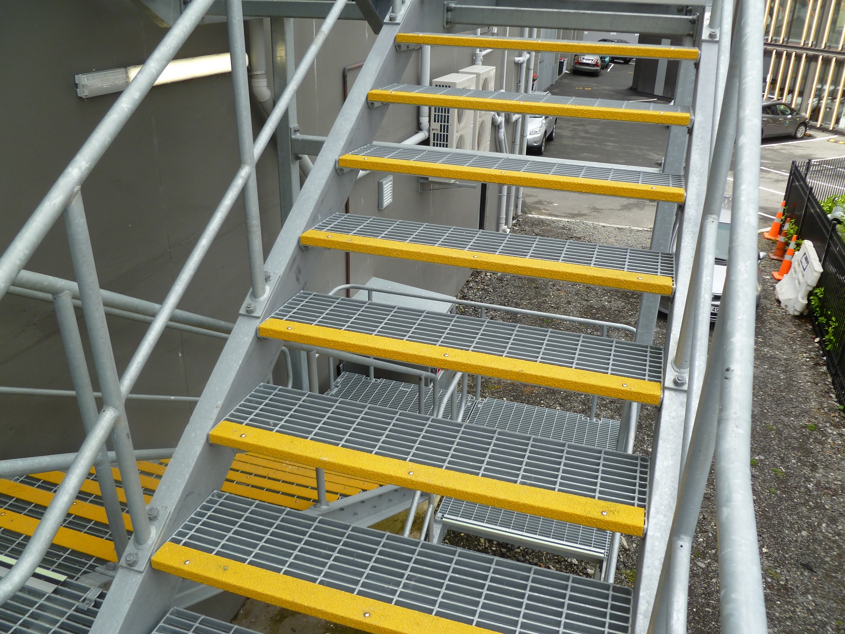 bac-cau-thang-grating