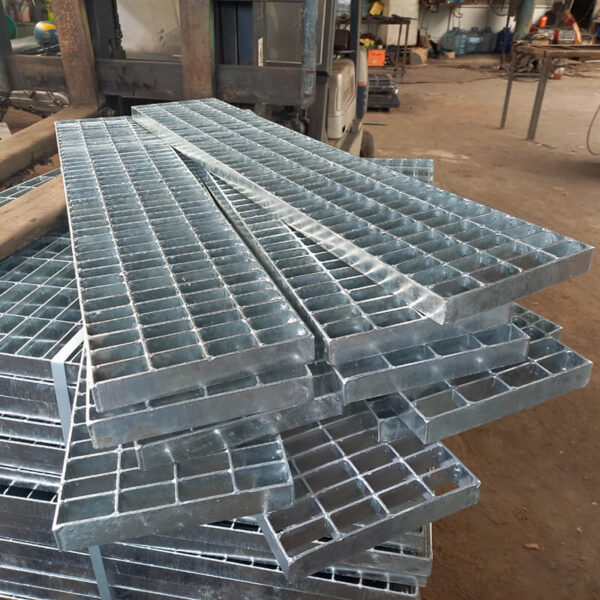 nap-muong-thep-4x40x400x1000mm-600x600